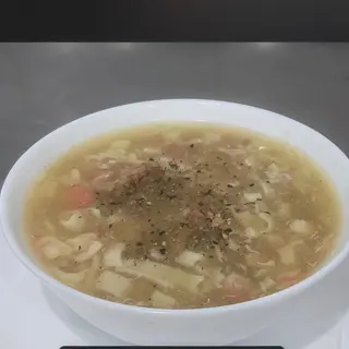 Zupa z kurczaka z pieczarkami