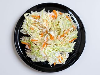 Surówka z białej kapusty