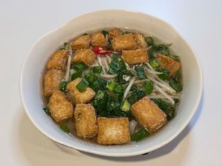 Zupa Pho z tofu