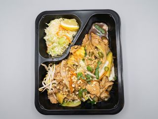 Pad thai z wieprzowiną