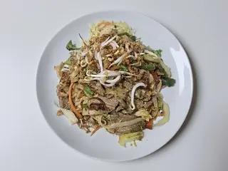 Makaron ryżowy z mixem mięs i warzywami
