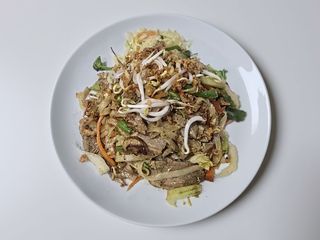 Makaron ryżowy z mixem mięs i warzywami