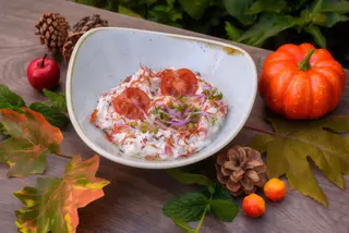 Labneh z pomidorami i pietruszką