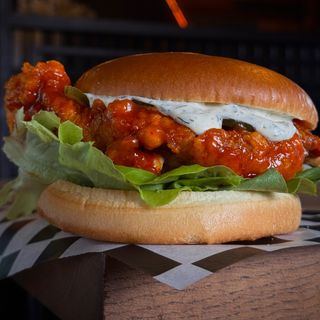 BURGER BUFFALO CHICKEN