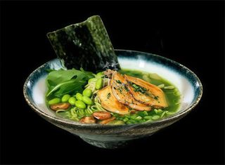 Ramen wegański z matcha