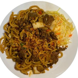 Makaron chinski z wołowiną