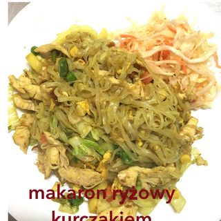 Makaron ryzowy z wieprzowiną