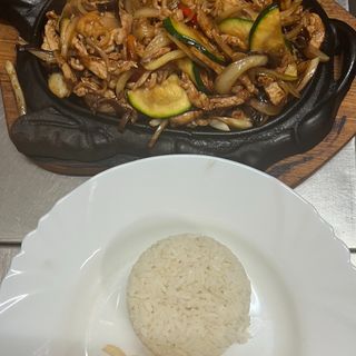 Wieprzowina na gorącym półmisku