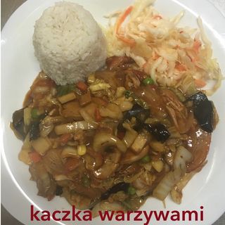 Kaczka z warzywami i grzybami