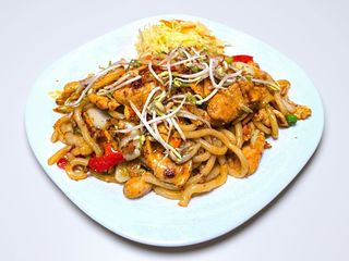 Makaron chinski z kurczakiem