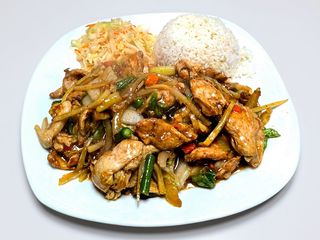 Kurczak na ostro z cebulą