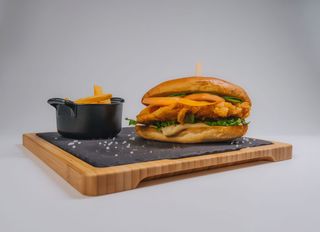 Kanapka z chrupiącym kurczakiem