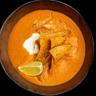 Sopa Azteca z szarpanym kurczakiem