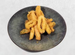 Kalmary w tempurze 5szt + warzywa