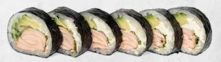 Futomaki łosoś pieczony 6szt