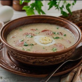 Żurek staropolski z pajdą chleba