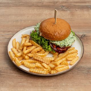 Burger z halloumi z sosem tzatziki