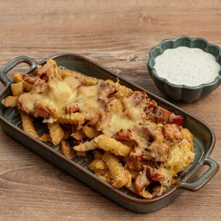 Frytki podawane z boczkiem