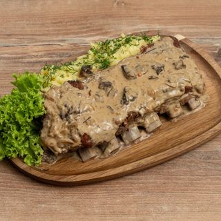 Żeberkowy Cud z sosem grzybowym