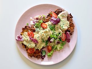 Placuszki ziemniaczane z cukinią podane z polędwiczką wieprzową