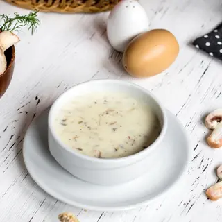 Żurek z jajkiem i kiełbasą