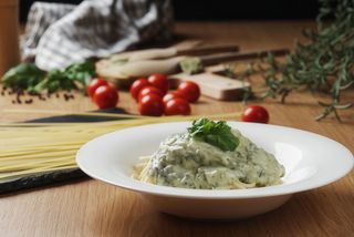 Sos szpinakowo-śmietanowy - średni