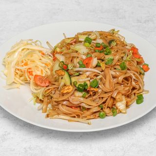 Makaron ryżowy z warzywami