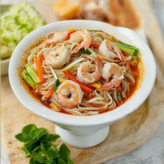 Makaron ryżowy z krewetkami