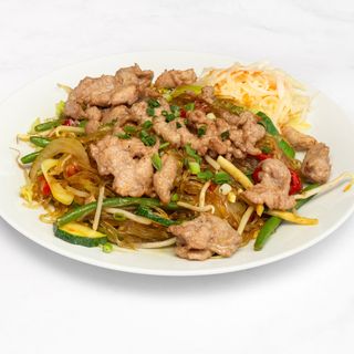 Makaron sojowy z cielęciną