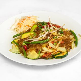 Makaron sojowy smażony z warzywami