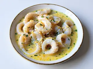 Kalmary w sosie czosnkowo-cytrynowym
