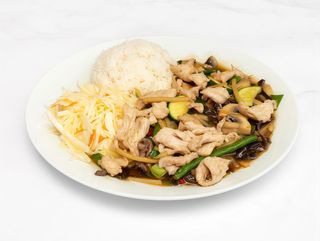 Kurczak z grzybami i bambusem