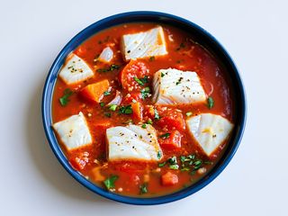 Mintaj w sosie pomidorowym