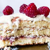 Pankejki z kremem kokosowym, serkiem waniliowym, wiórki kokosowe, płatkami migdałów