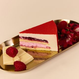 Tort Biała Czekolada Chrupiąca Malina - Porcja
