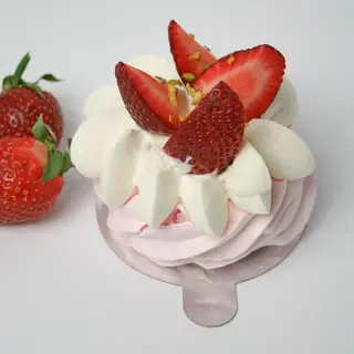BEZA PAVLOVA Z OWOCAMI