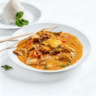 54. Wieprzowina curry z mlekiem kokosowym i tajskimi warzywami