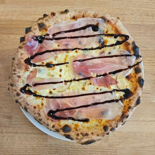 Pizza Pera