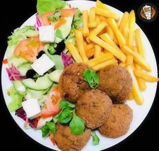 Falafel na talerzu