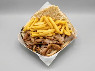 Kebap Amerykański w bułce Mega z frytkami