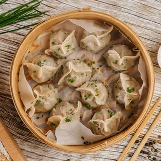 Pierogi z wieprzowiną i szczypiorkiem czosnkowym
