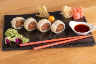 Shimayo california z tatarem z tuńczyka 4szt