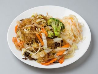 Makaron sojowy z warzywami