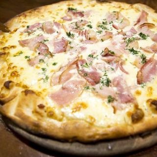 6. PIZZA ALLA CARBONARA