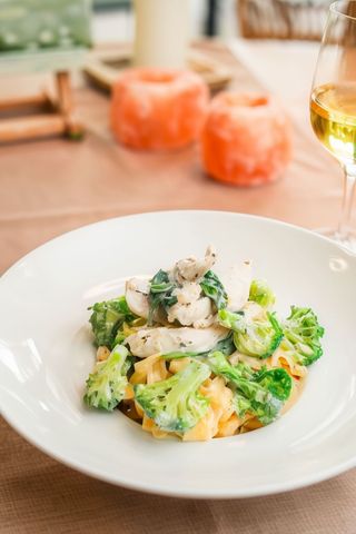 Makaron z brokułami i kurczakiem