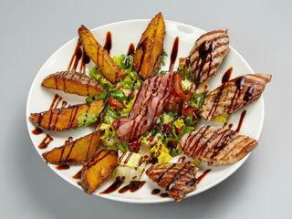 Nasza firmowa sałatka na ciepło