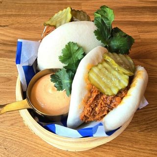 BUŁECZKI BAO Z SZARPANĄ WIEPRZOWINĄ BBQ 2 SZT