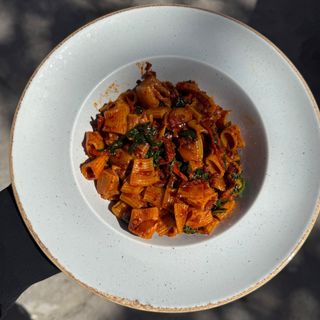 Makaron Rigatoni z grzybami i wołowina
