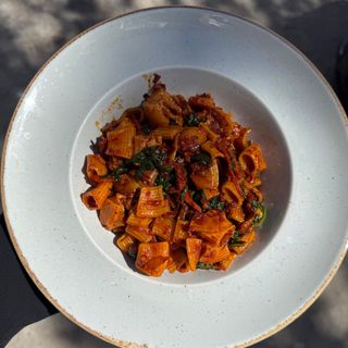 Frytki z kimchi i wołowina