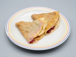 Naleśniki z sosem żurawinowym 2szt. 